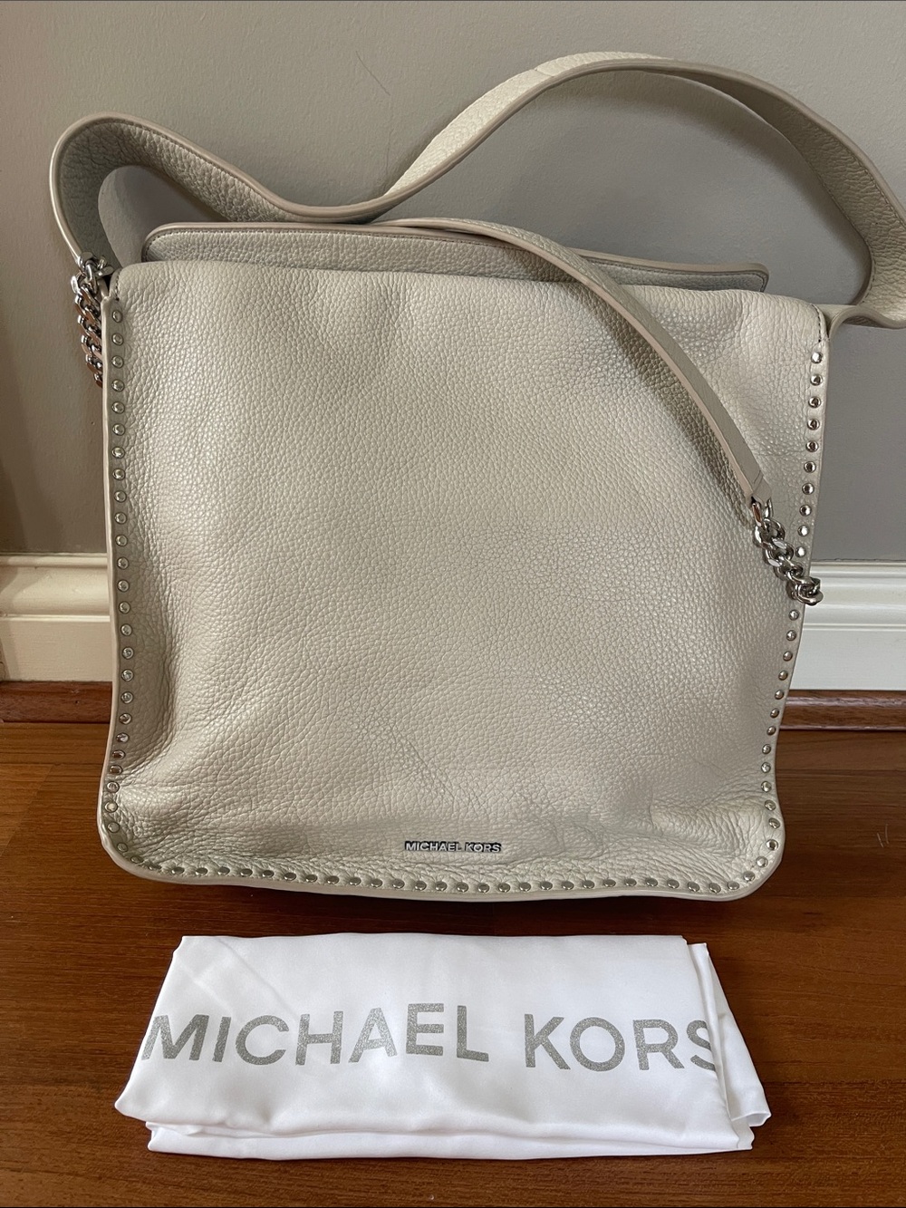 New w/tags Michael Kors Cream Pebbled Leather Studded Shoulder Bag w/Chain strap
